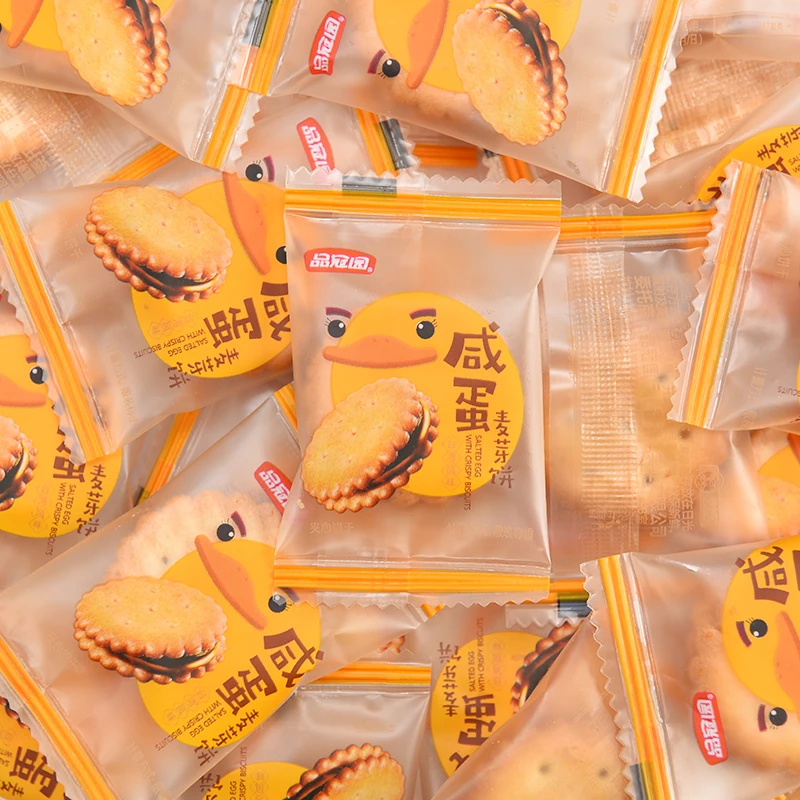 咸蛋黄麦芽饼夹心饼干独立小包装解馋零食网红小圆饼散称整箱批发