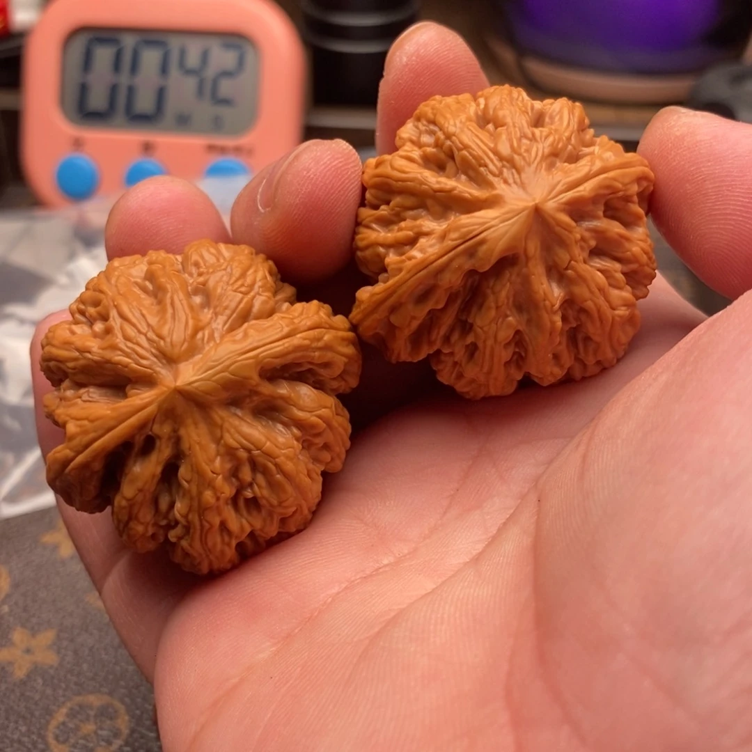 文玩核桃吊坠我在外面吃饭