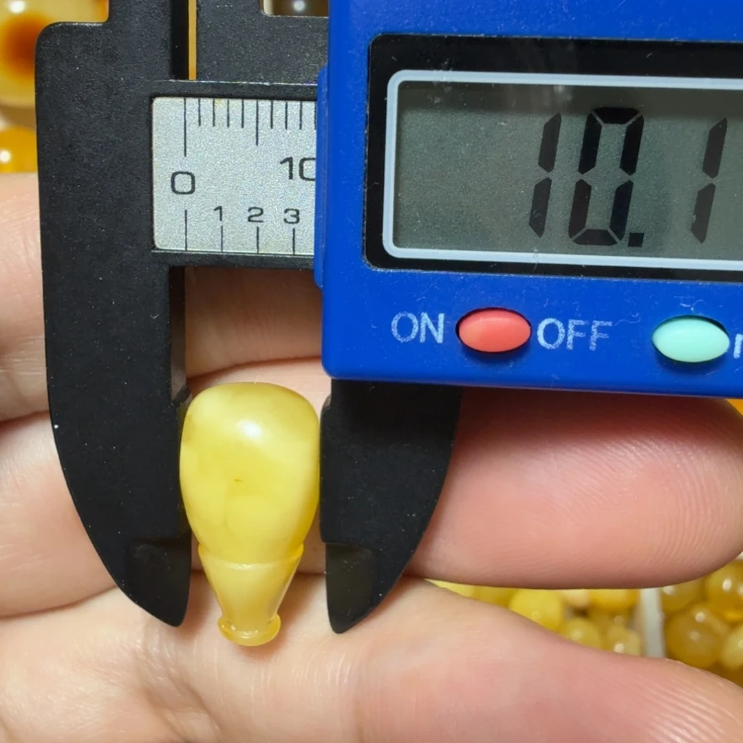 裸石琥珀未镶嵌成品