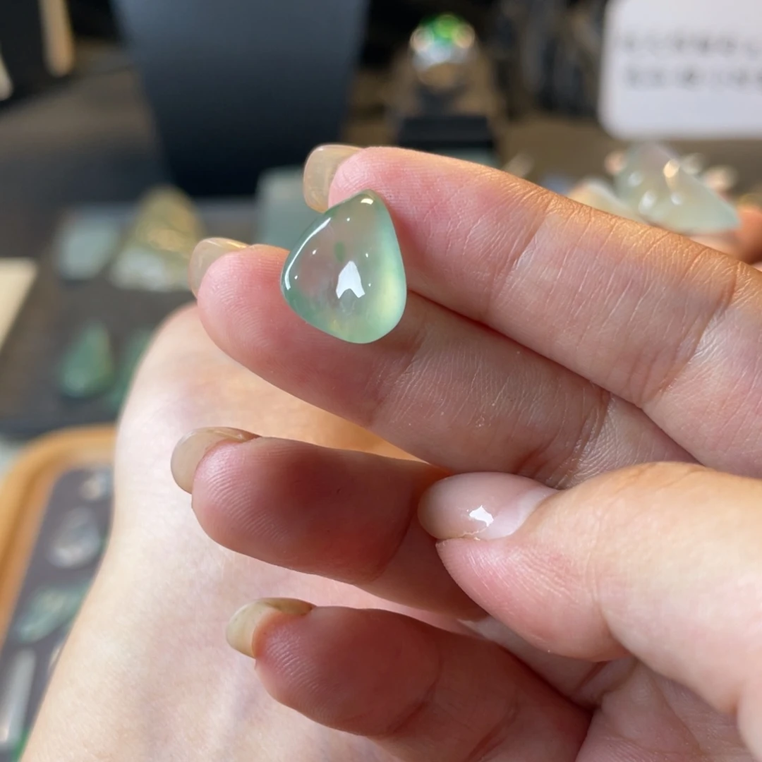 未镶嵌定制翡翠L****—裸石