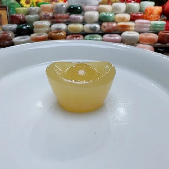 石英质玉（黄龙玉）未镶嵌颈饰释**然