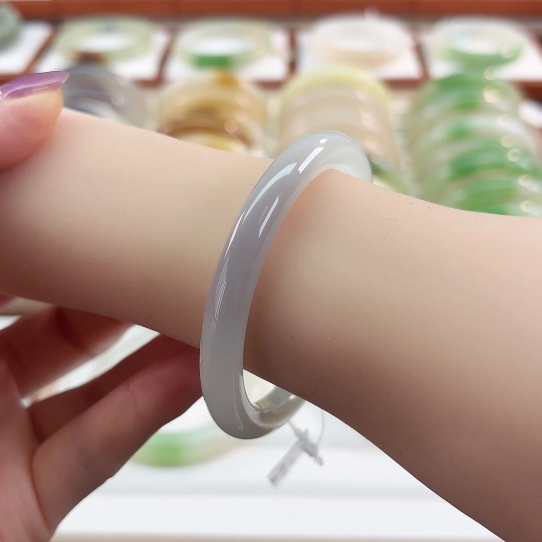 和田玉未镶嵌手镯【白底飘紫 强推】