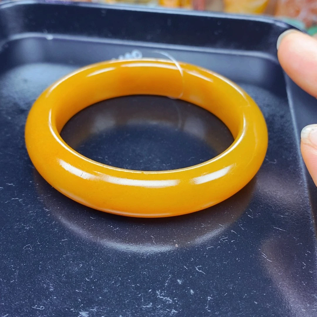 石英质玉（黄龙玉）未镶嵌颈饰