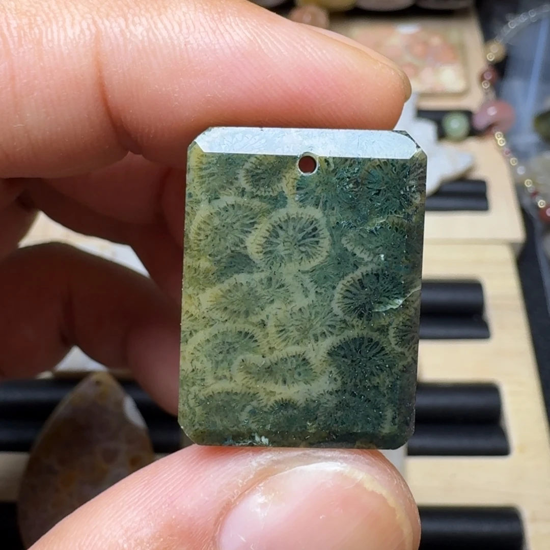 未镶嵌纯天然色有机玉石保真色硅化玉特价