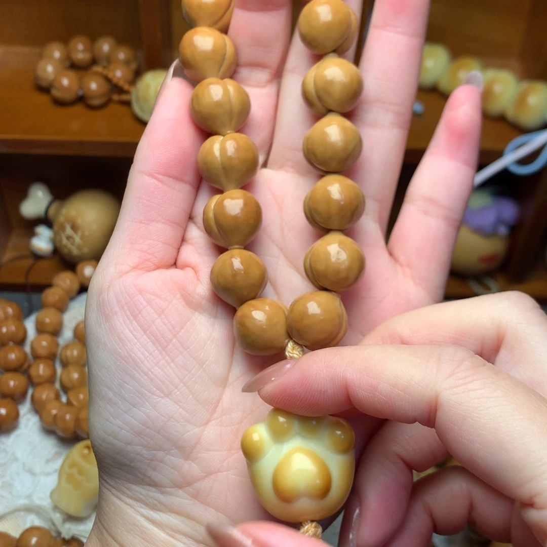 吊坠猴头核桃三代屁桃手持猫爪