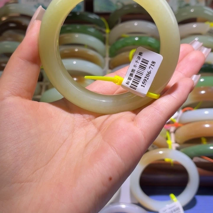 和田玉未镶嵌手镯56