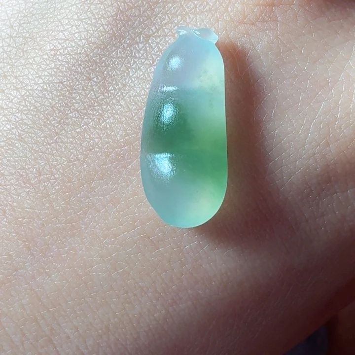 定制翡翠未镶嵌豆