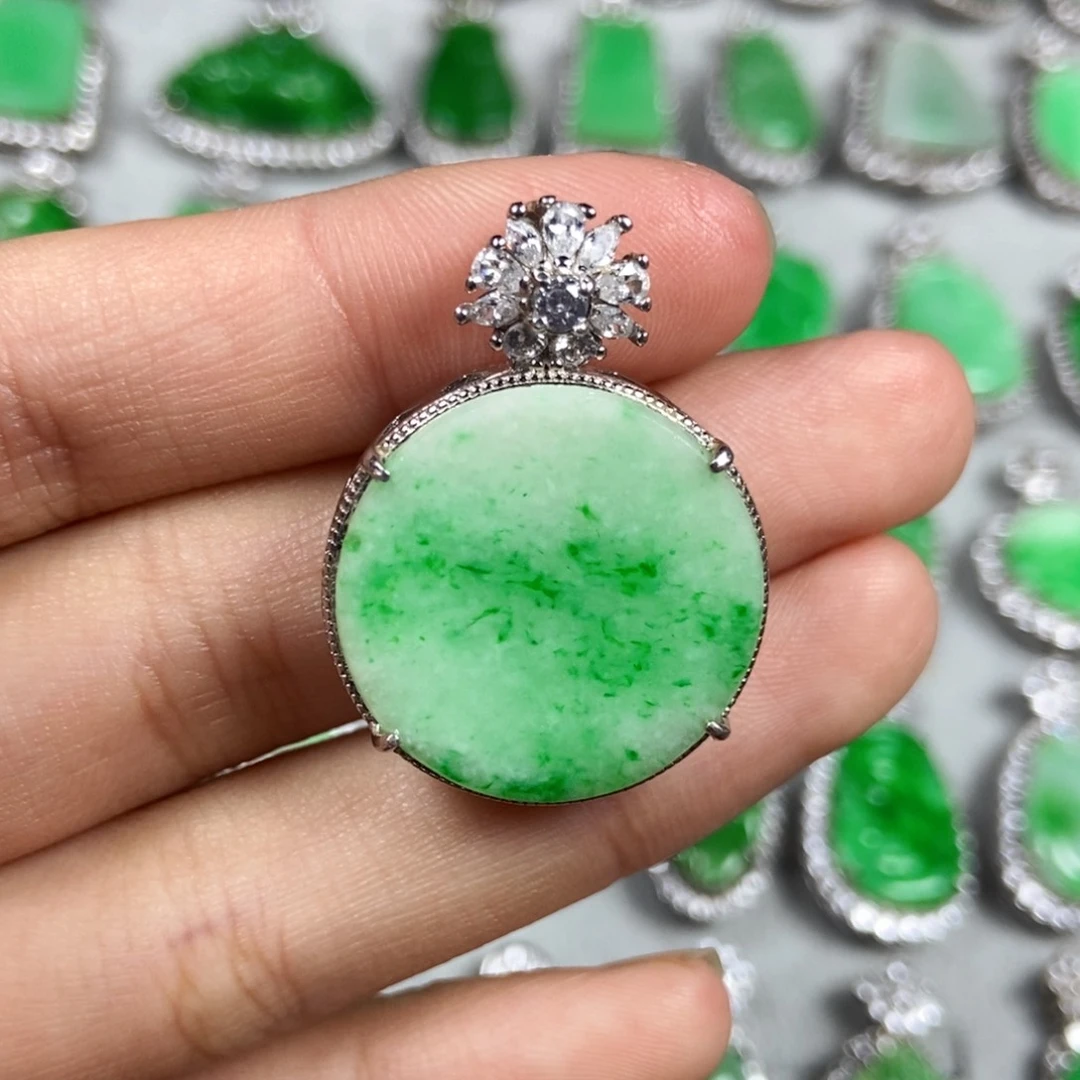 颈饰未镶嵌翡翠圆