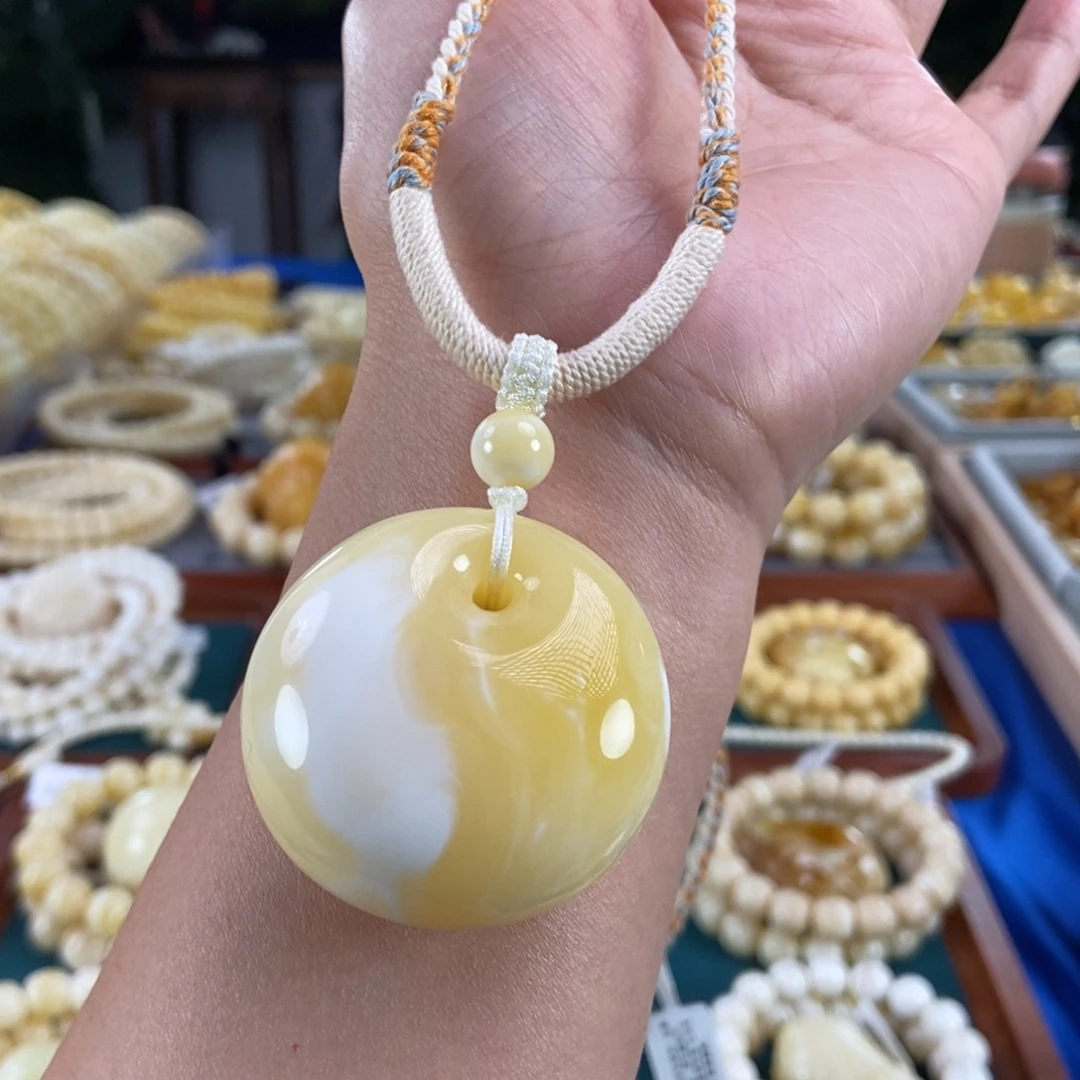 琥珀未镶嵌珠宝奇石21.66瓷白花蜡公主扣