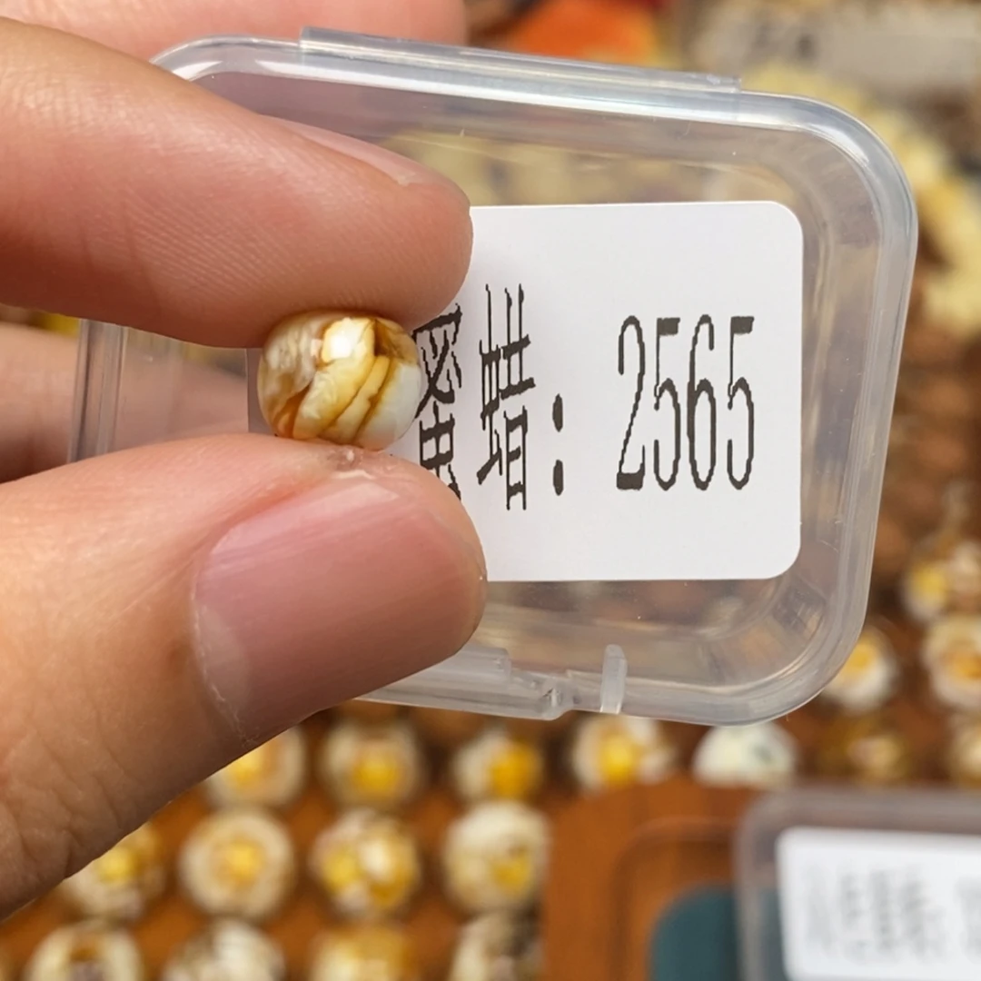 蜜蜡未镶嵌珠宝奇石2565