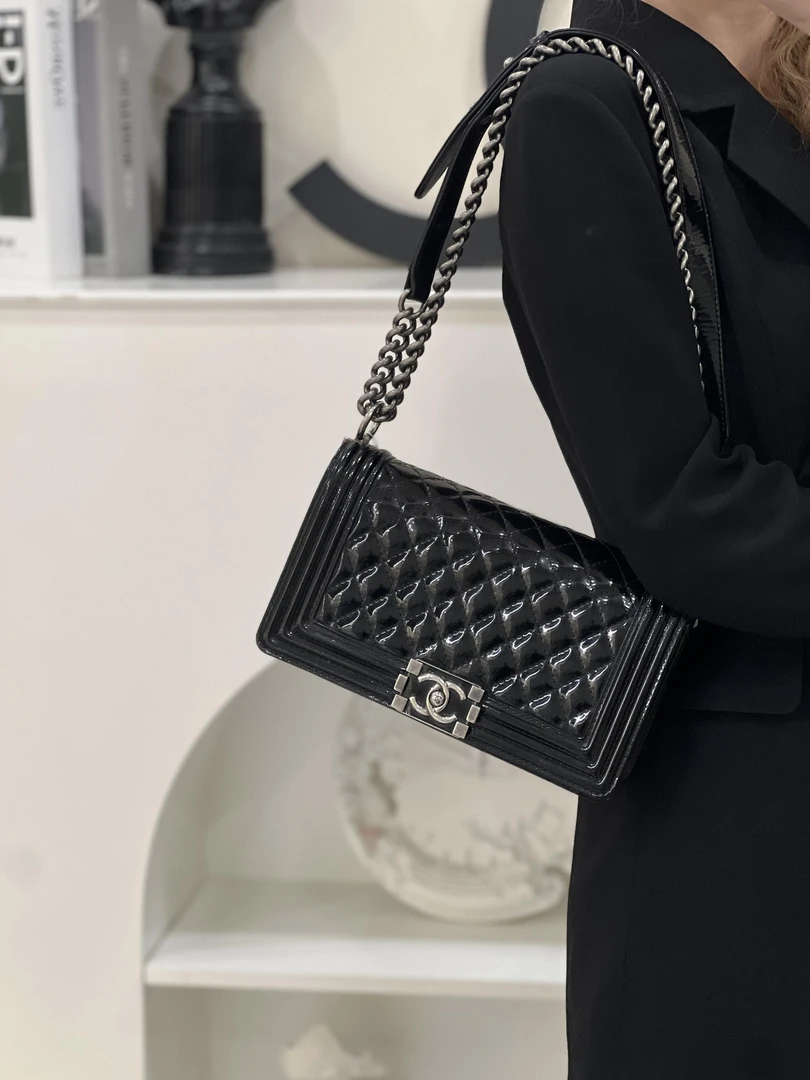 95新 Chanel/香奈儿 香奈儿 leboy 中号黑银漆皮/98新/严选