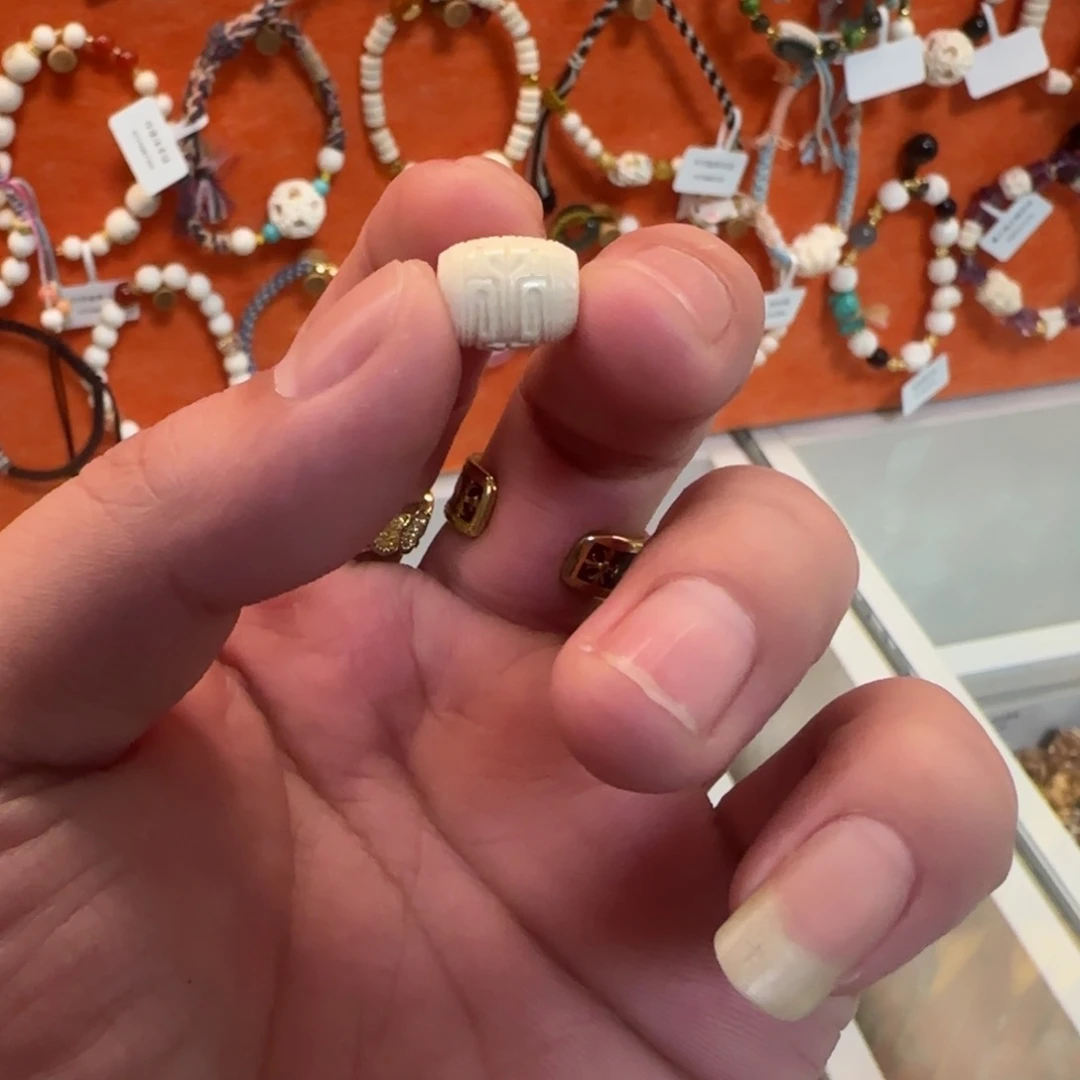 刘***号猛犸牙回纹桶珠雕刻