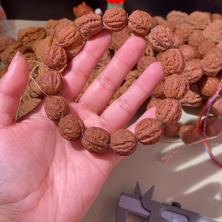 手串文玩核桃……30
