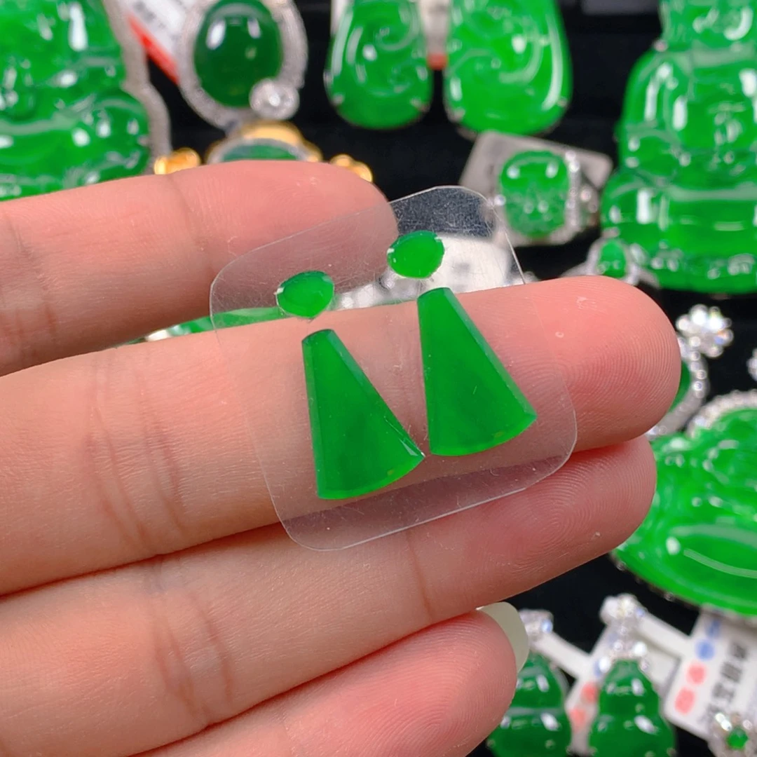 翡翠未镶嵌颈饰无事牌