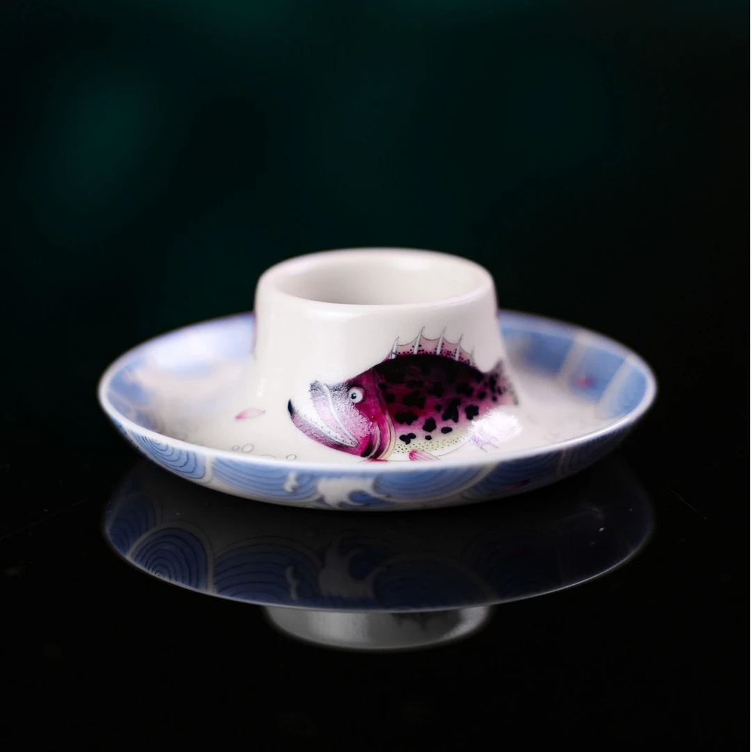 雅圣粉彩鳜鱼甜甜圈盖置景德镇手工手绘鲑鱼杯托窑口精品高端陶瓷