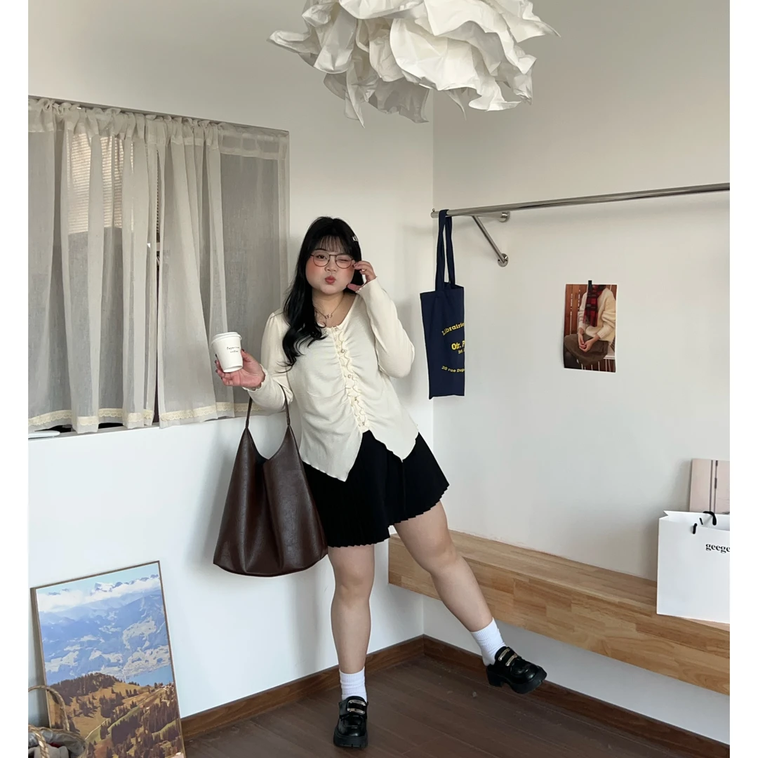 QINGYUS-法式V领捏褶针织T恤微胖显瘦收腰遮肉上衣冬季大码女装