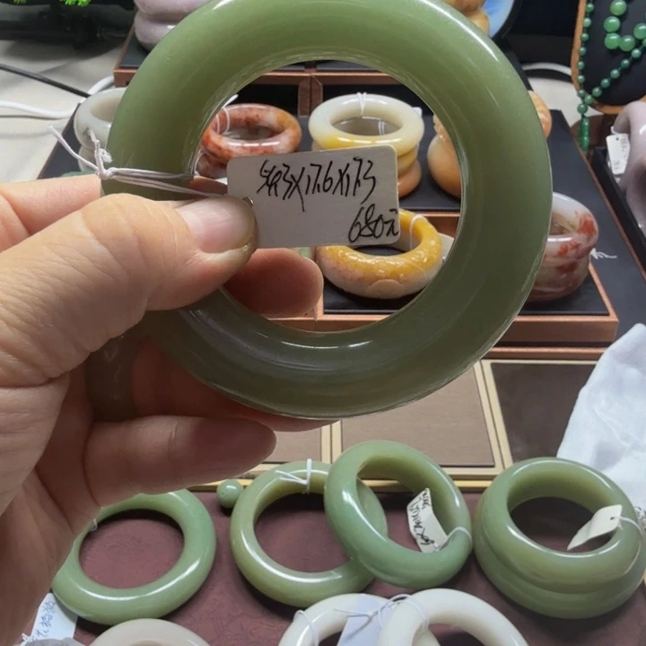 ****r石英质玉未镶嵌手镯