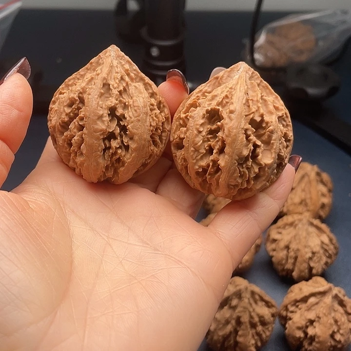 哇***赵核桃秦岭核桃龙脊灯笼