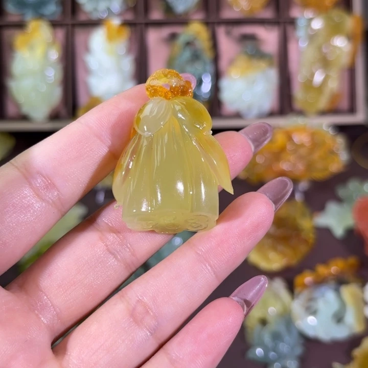 未镶嵌蛇纹石玉颈饰安*?随机发