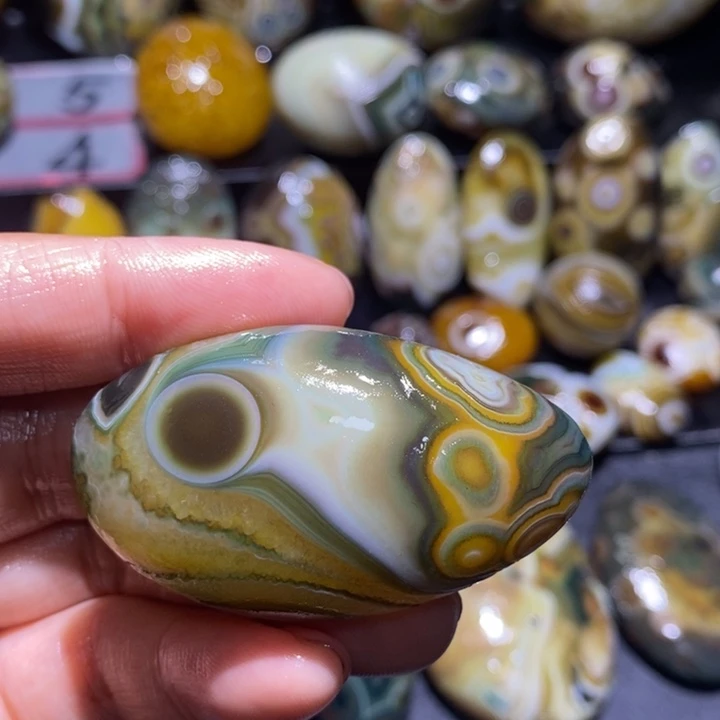玛瑙/玉髓未镶嵌珠宝半成品95