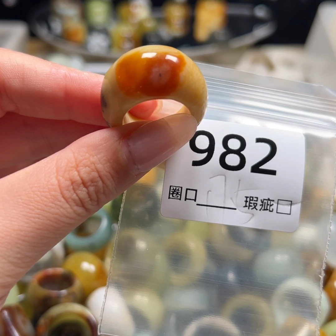 若***梦蛇纹石玉未镶嵌戒指