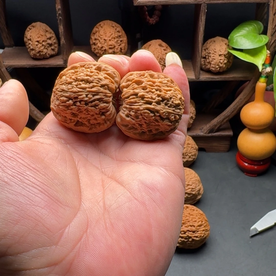 旺***呱文玩核桃把件南疆石团子凹底蚂蚁拉丝尺寸37
