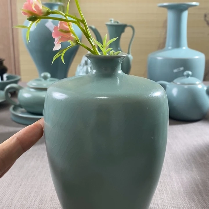 瓷片梅瓶一一一一一一一一一