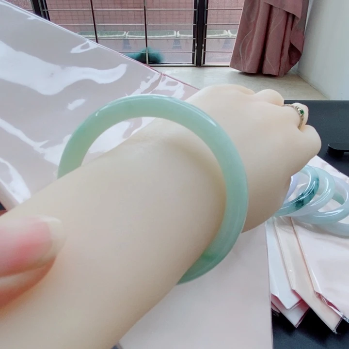 翡翠手镯（圆镯）未镶嵌