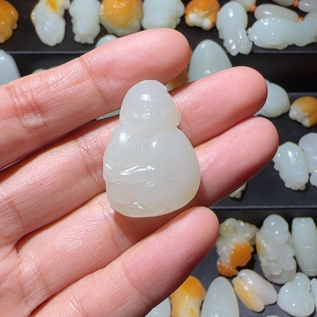 和田玉未镶嵌颈饰小*儿