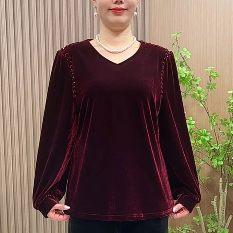 妈妈秋冬洋气丝绒小衫中老年女装春秋大码宽松百搭串珠V领打底衫