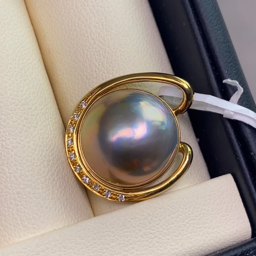 18K金镶嵌颈饰拼合珍珠（马贝珠）