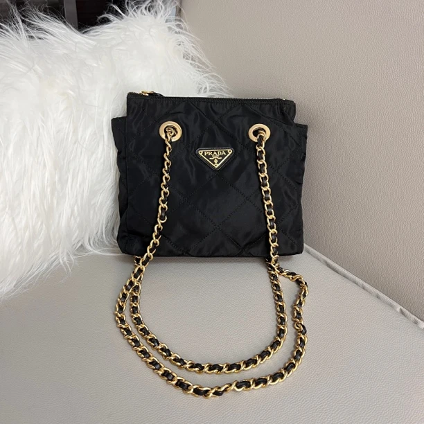 95新 Prada/普拉达 黑金色23cm小号菱格链条降落伞单肩腋下流浪包