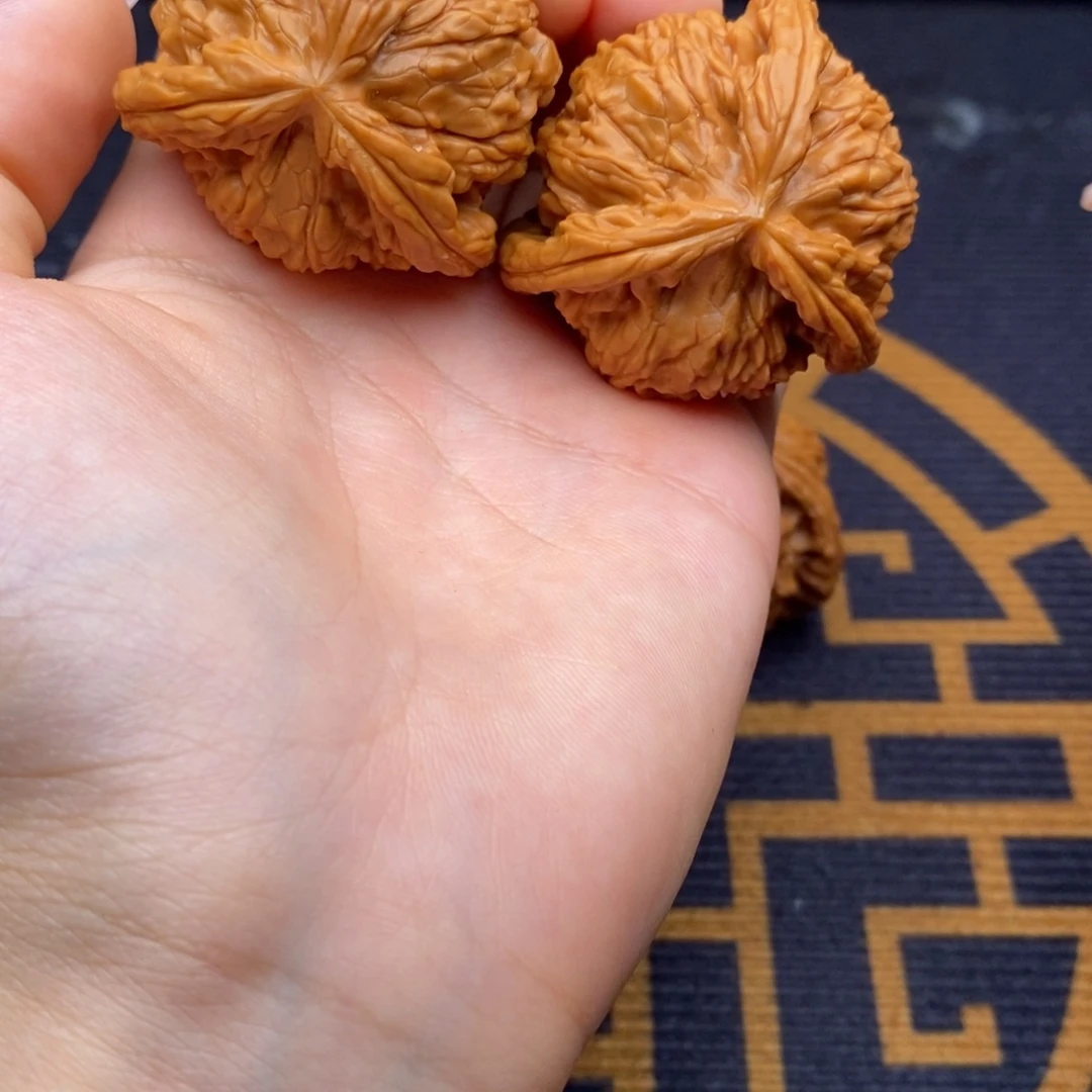 王***_文玩核桃吊坠白狮子