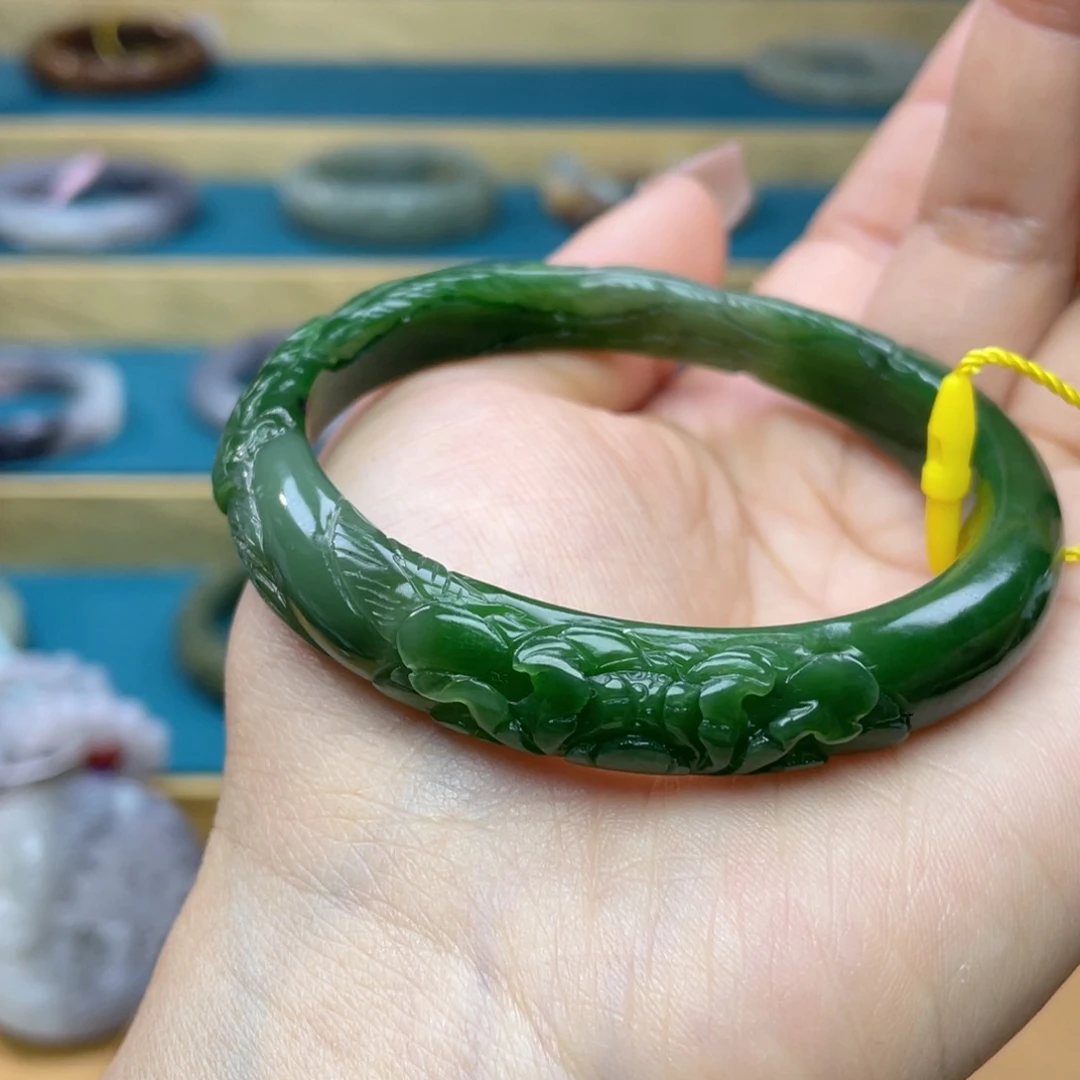 和田玉手镯58+圈口。编号45未镶嵌