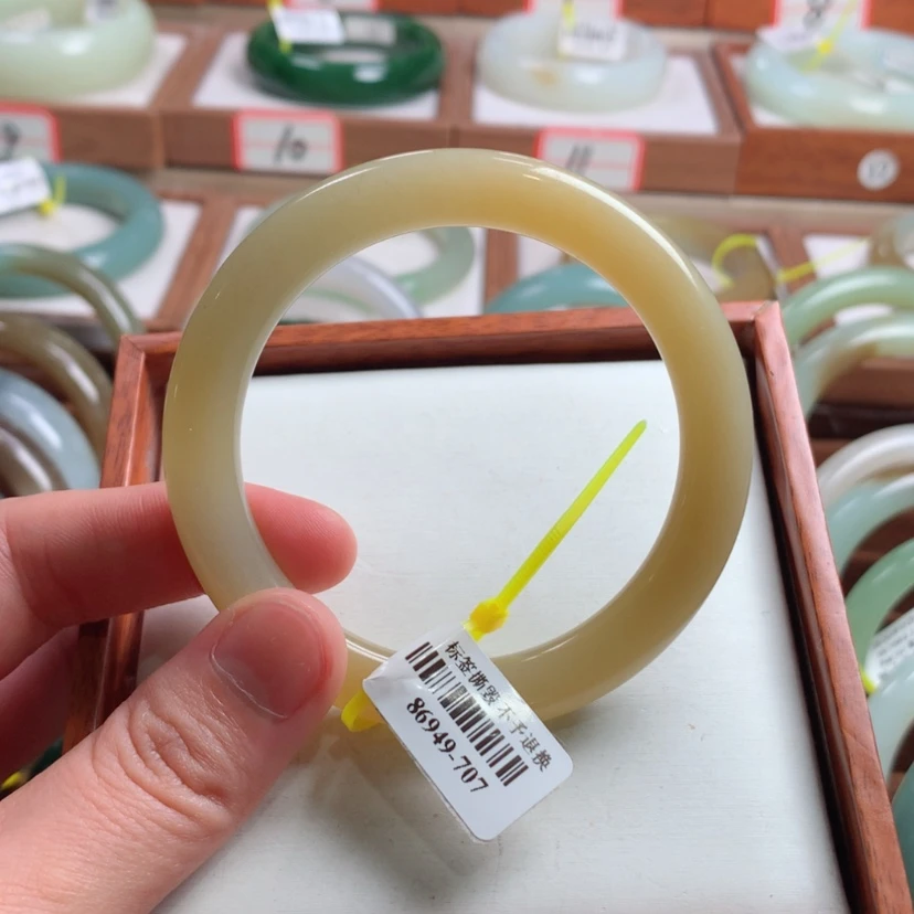 【闪购商品】和田玉手镯未镶嵌4430