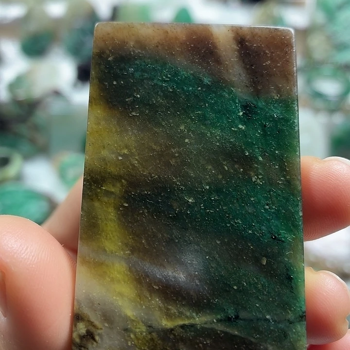 独山玉未镶嵌吊坠