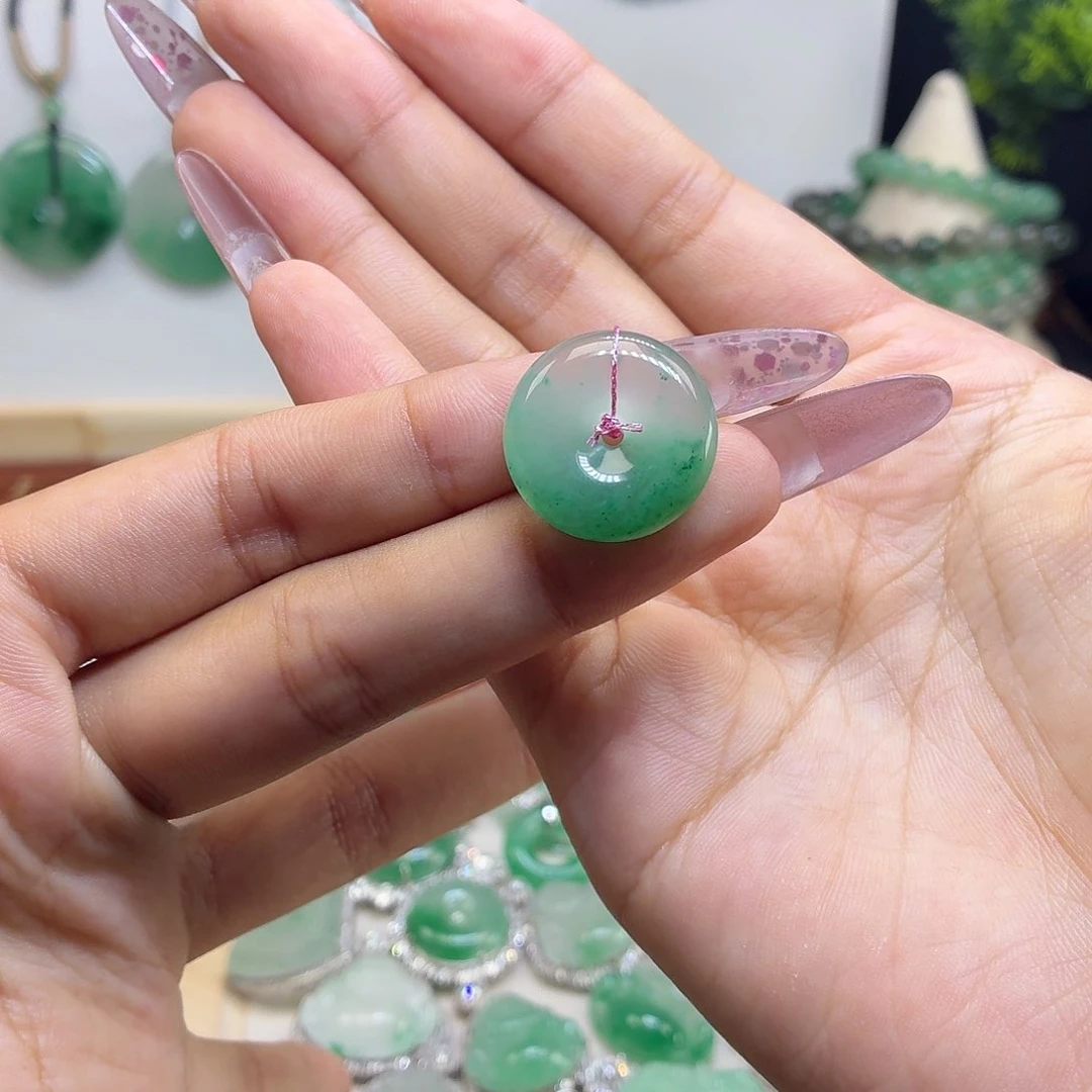 石英质玉（非洲翠）未镶嵌颈饰平安扣