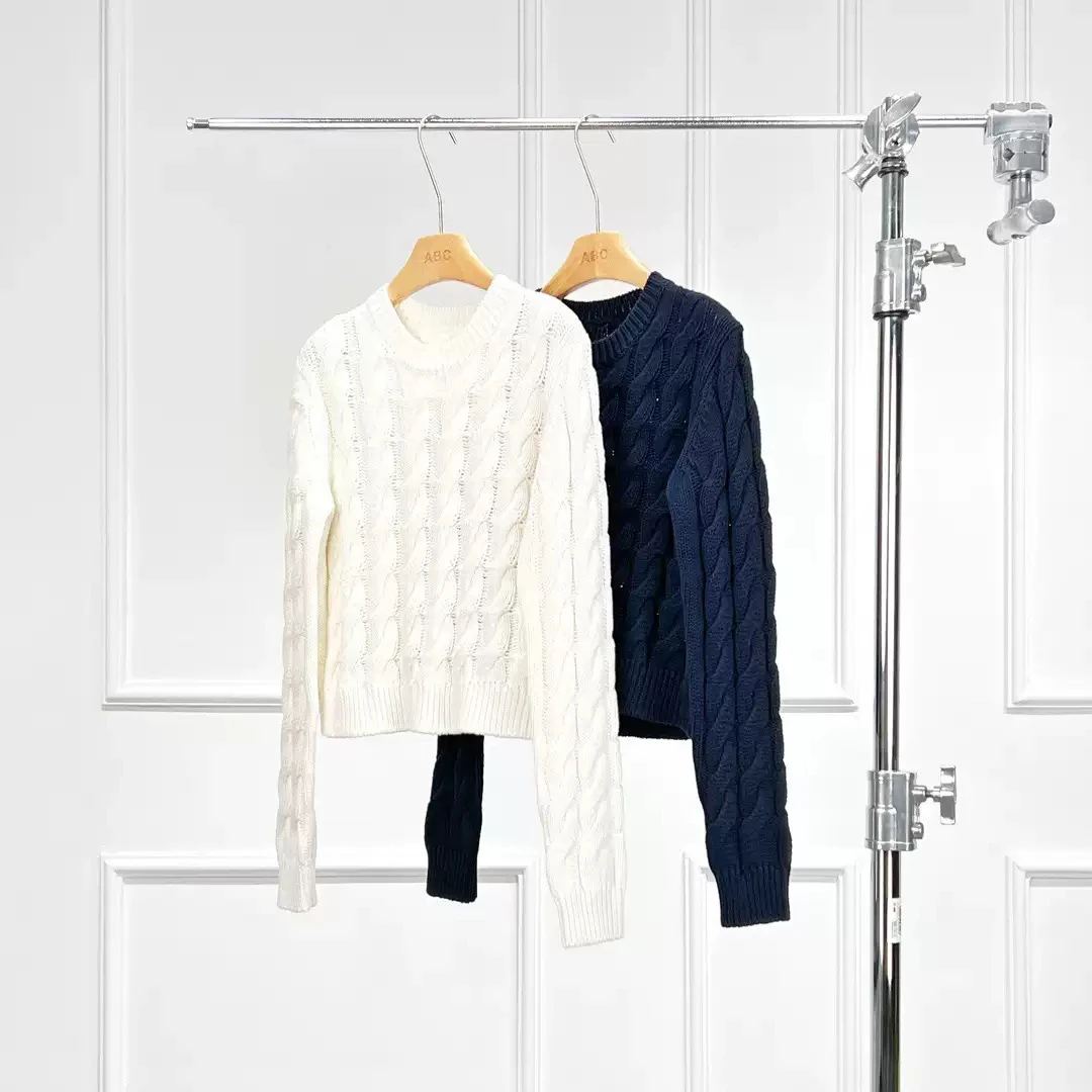 【Allison.DQ】高端设计师款 极简减龄舒适绞花圆领长袖针织毛衣