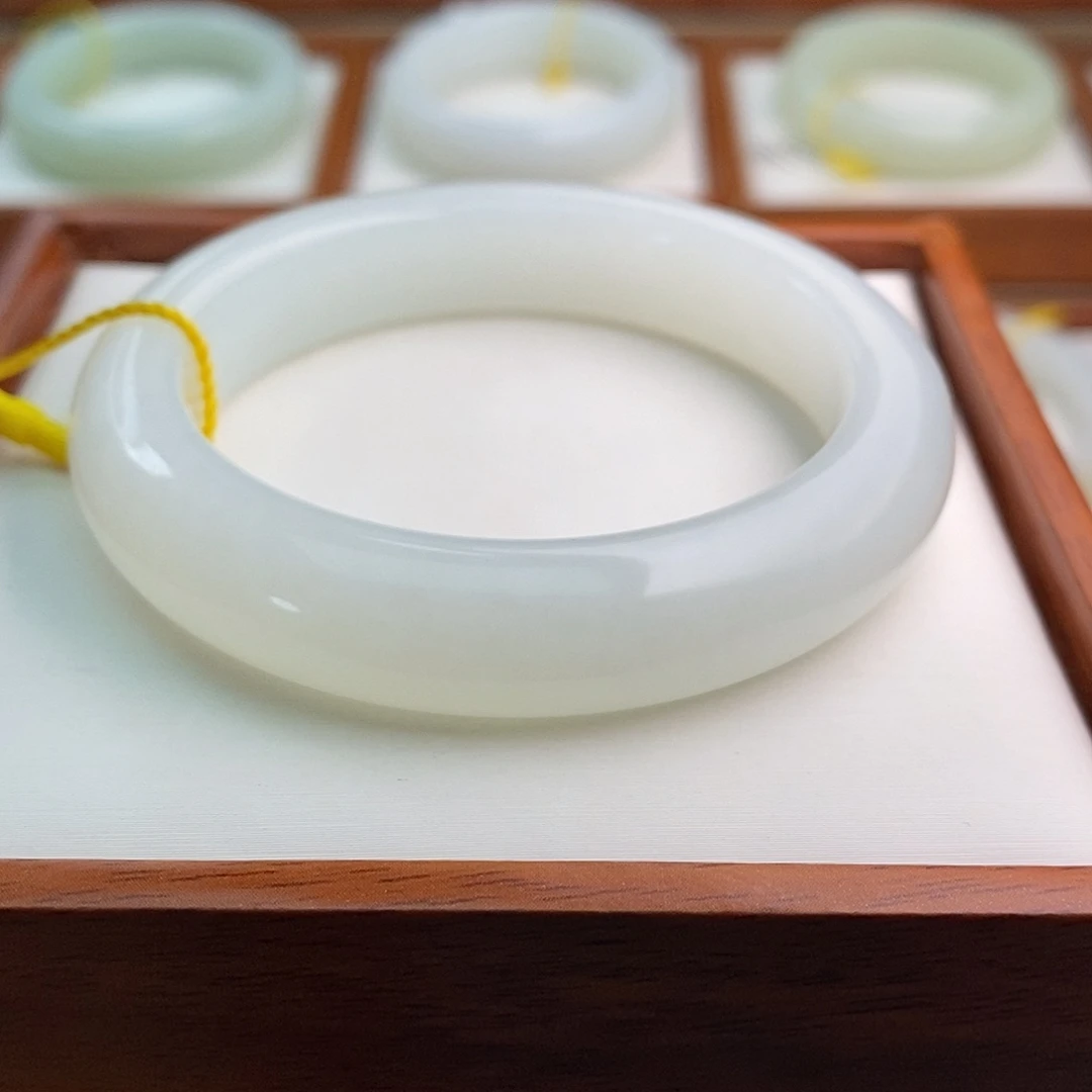 和田玉（白玉）未镶嵌手镯