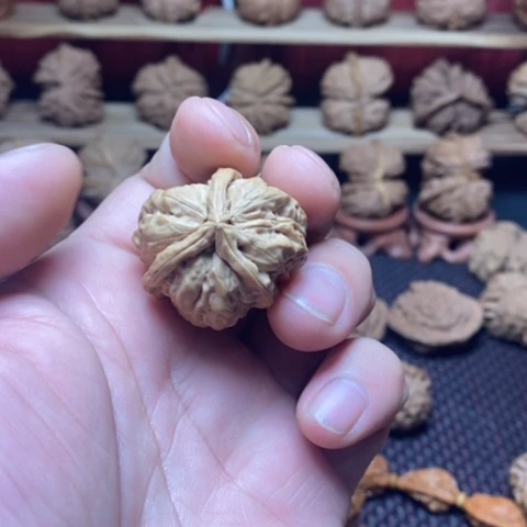 飞***觉文玩核桃把件核桃