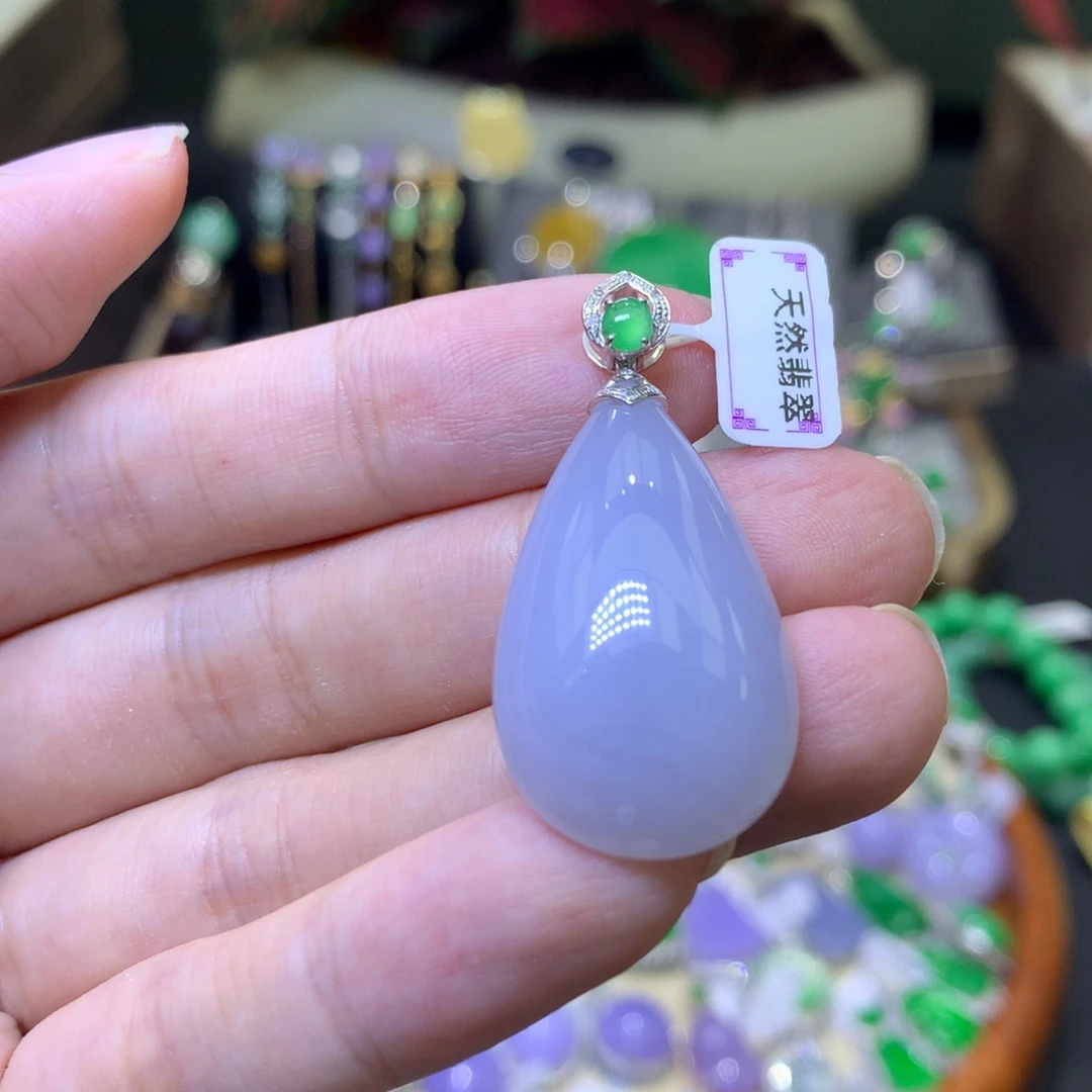 颈饰18K金镶嵌翡翠