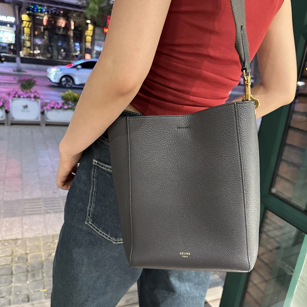 95新 Celine/思琳 Celine黑灰色水桶斜挎包