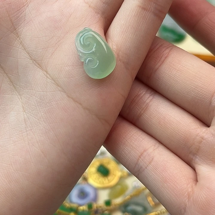 翡翠未镶嵌颈饰11