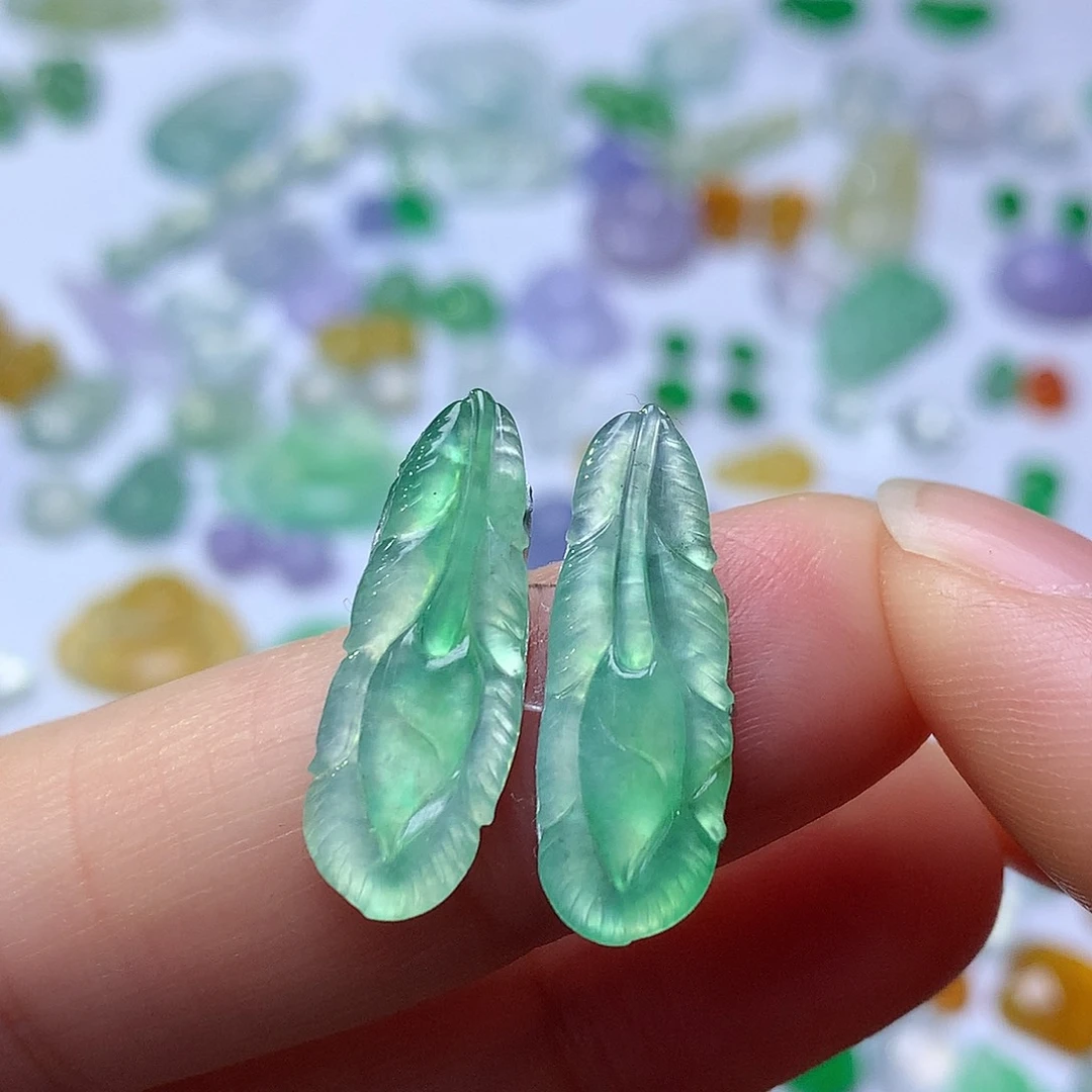 翡翠未镶嵌颈饰羽毛