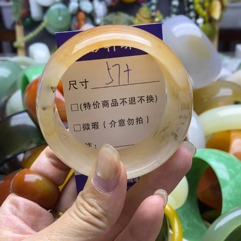 未镶嵌手镯石英质玉