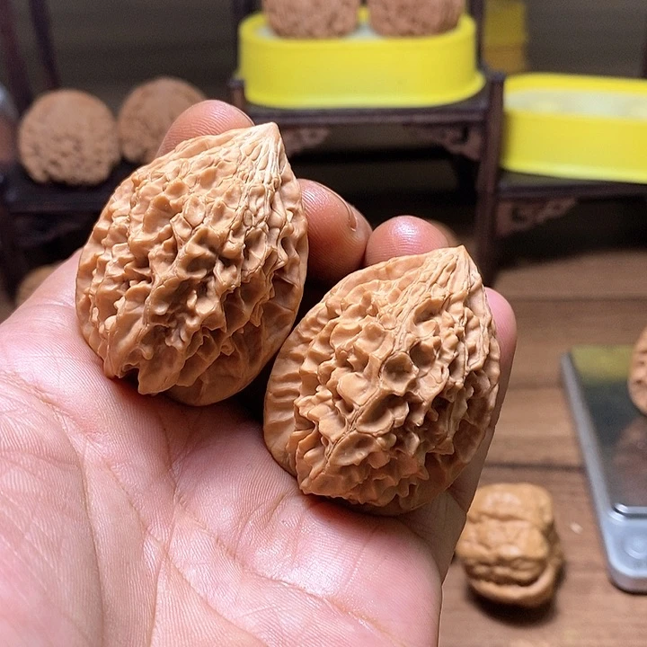 文玩核桃吊坠37尺，招财鼠