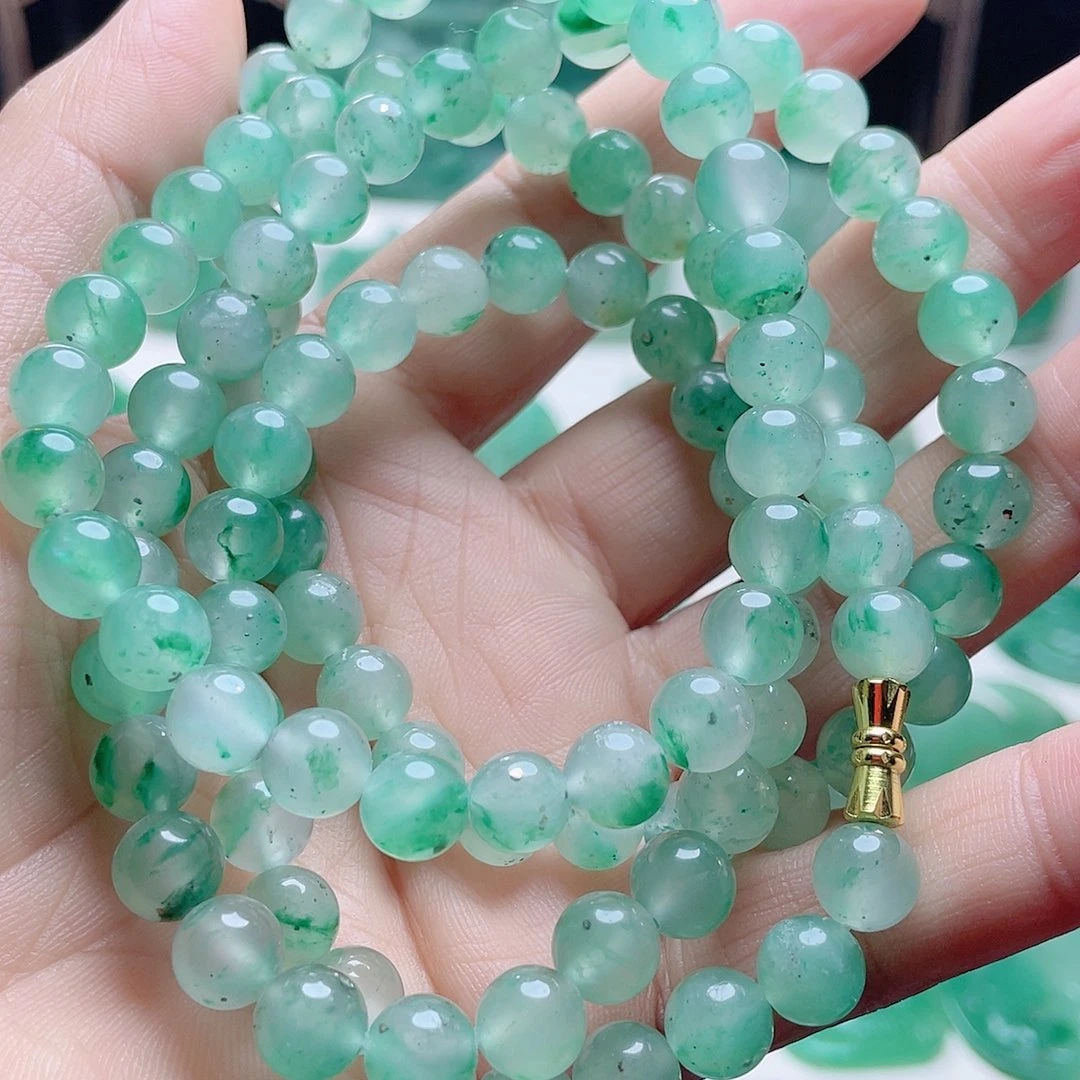 小***菜石英质玉未镶嵌颈饰