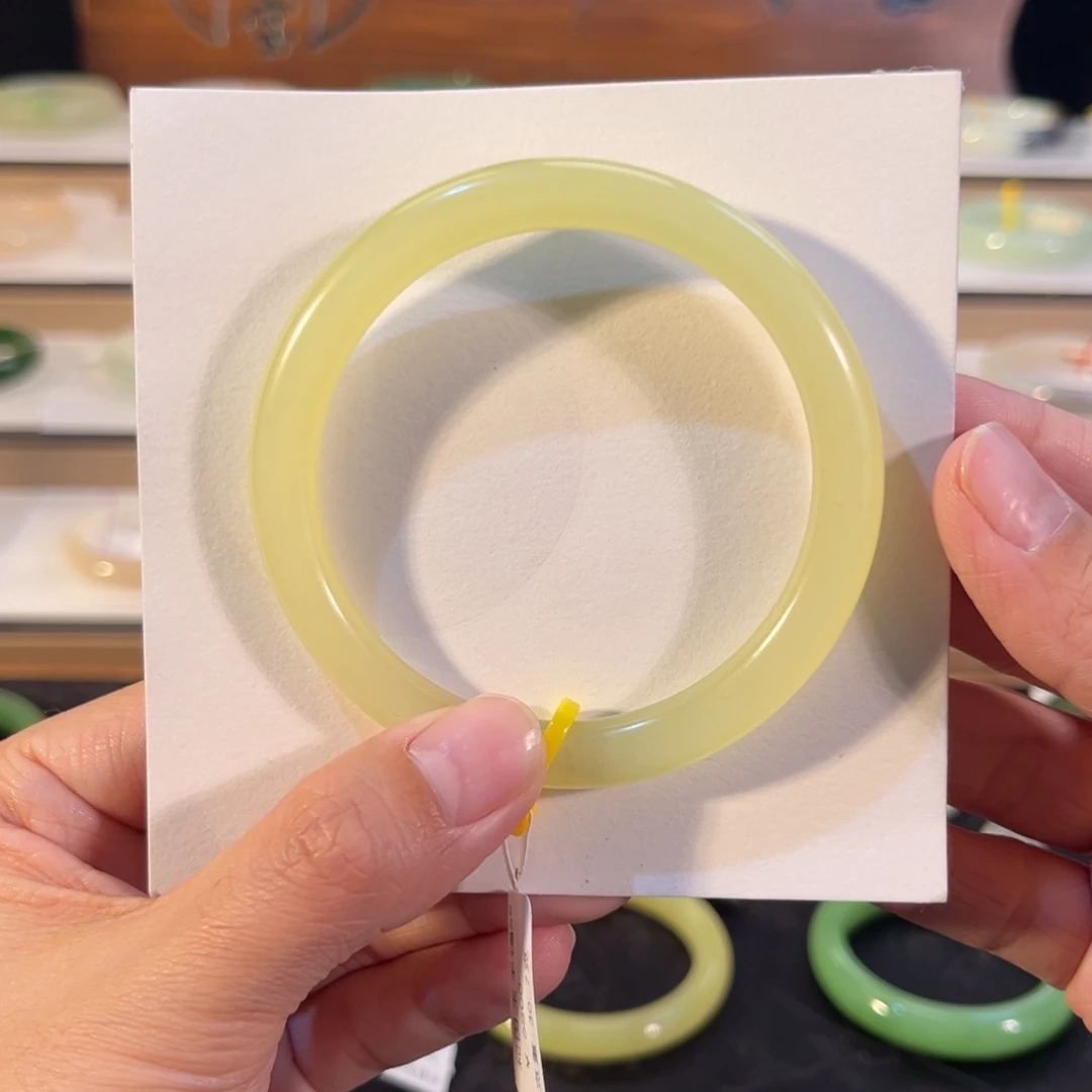 山***雨和田玉未镶嵌手镯