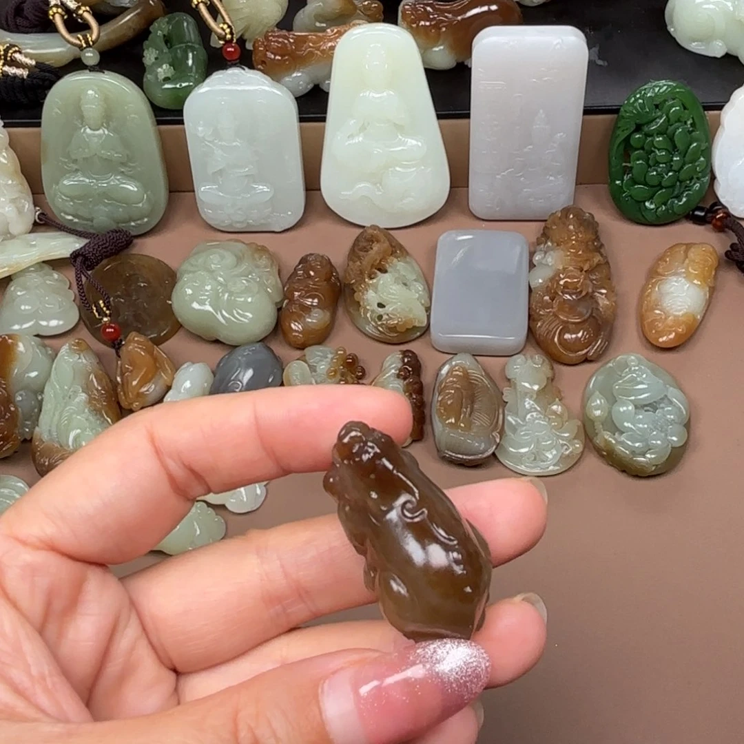 和田玉未镶嵌颈饰