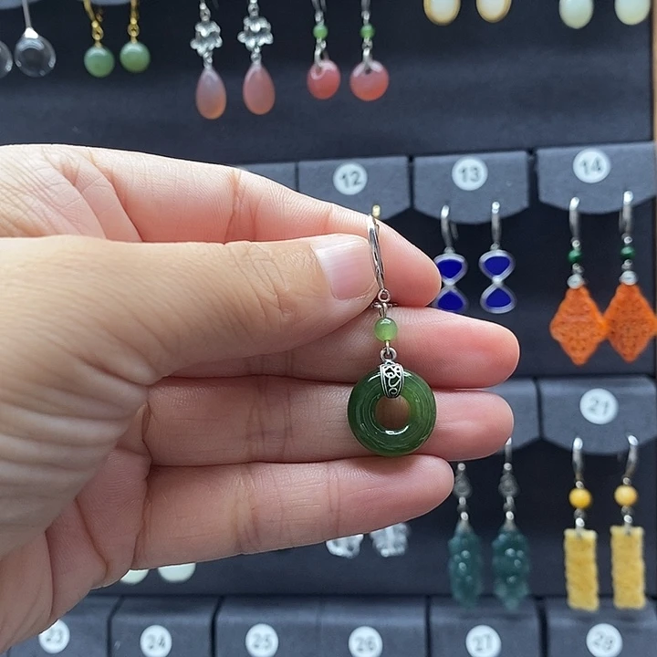 阳***鲜和田玉银S925镶嵌耳饰